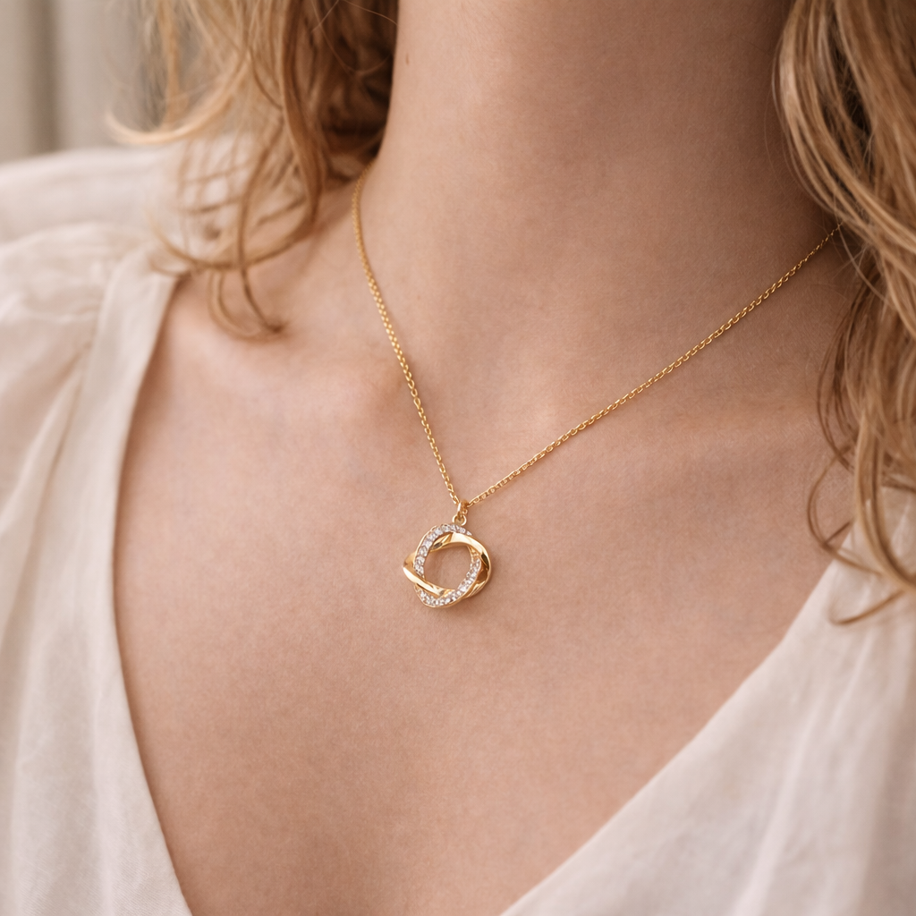 Maes-Jolie | Necklace | Elegant Pendant Design | Everyday Women’s Necklace